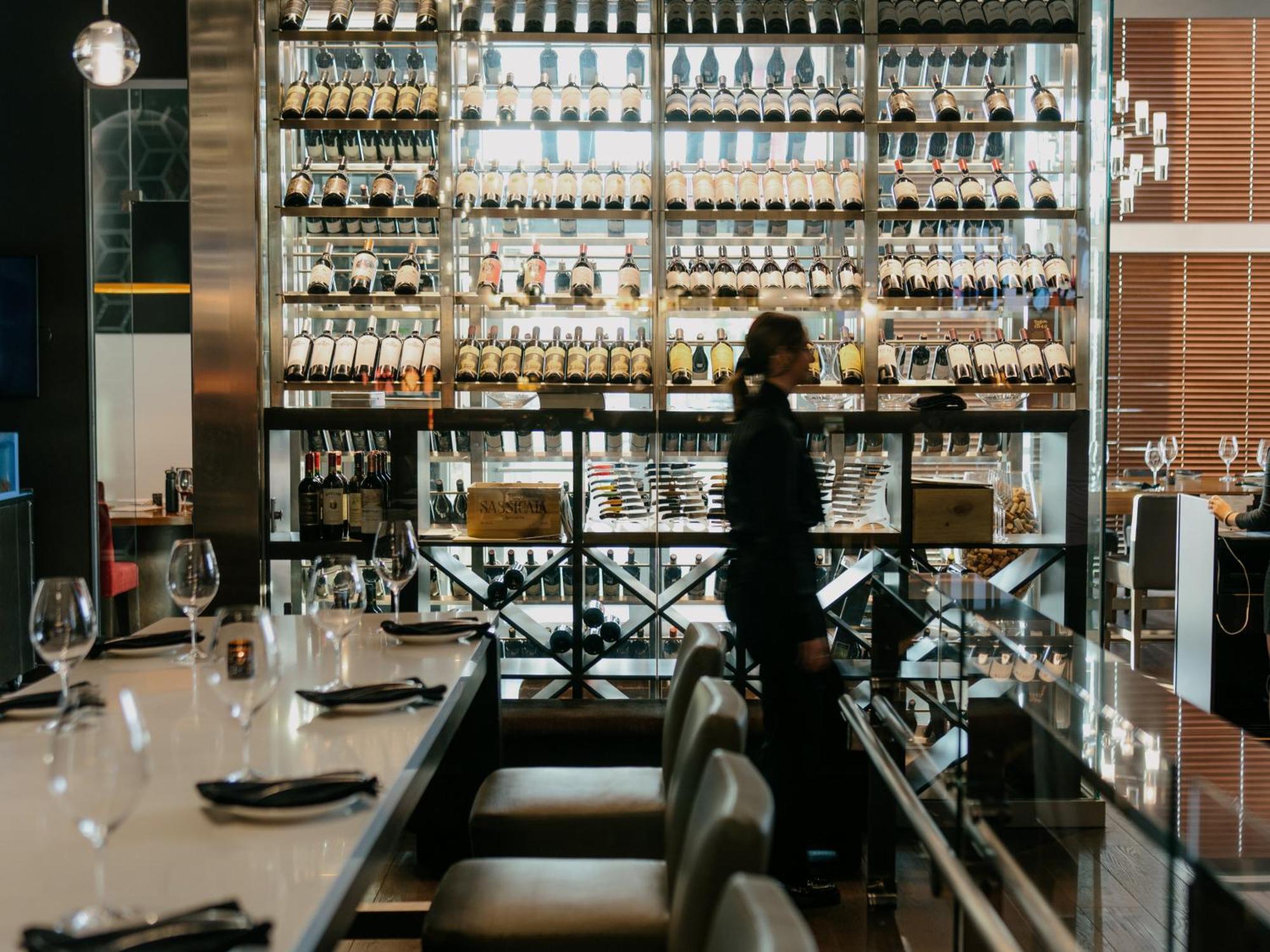 Otl Gouverneur Sherbrooke Exterior foto Wine bar in Tokyo