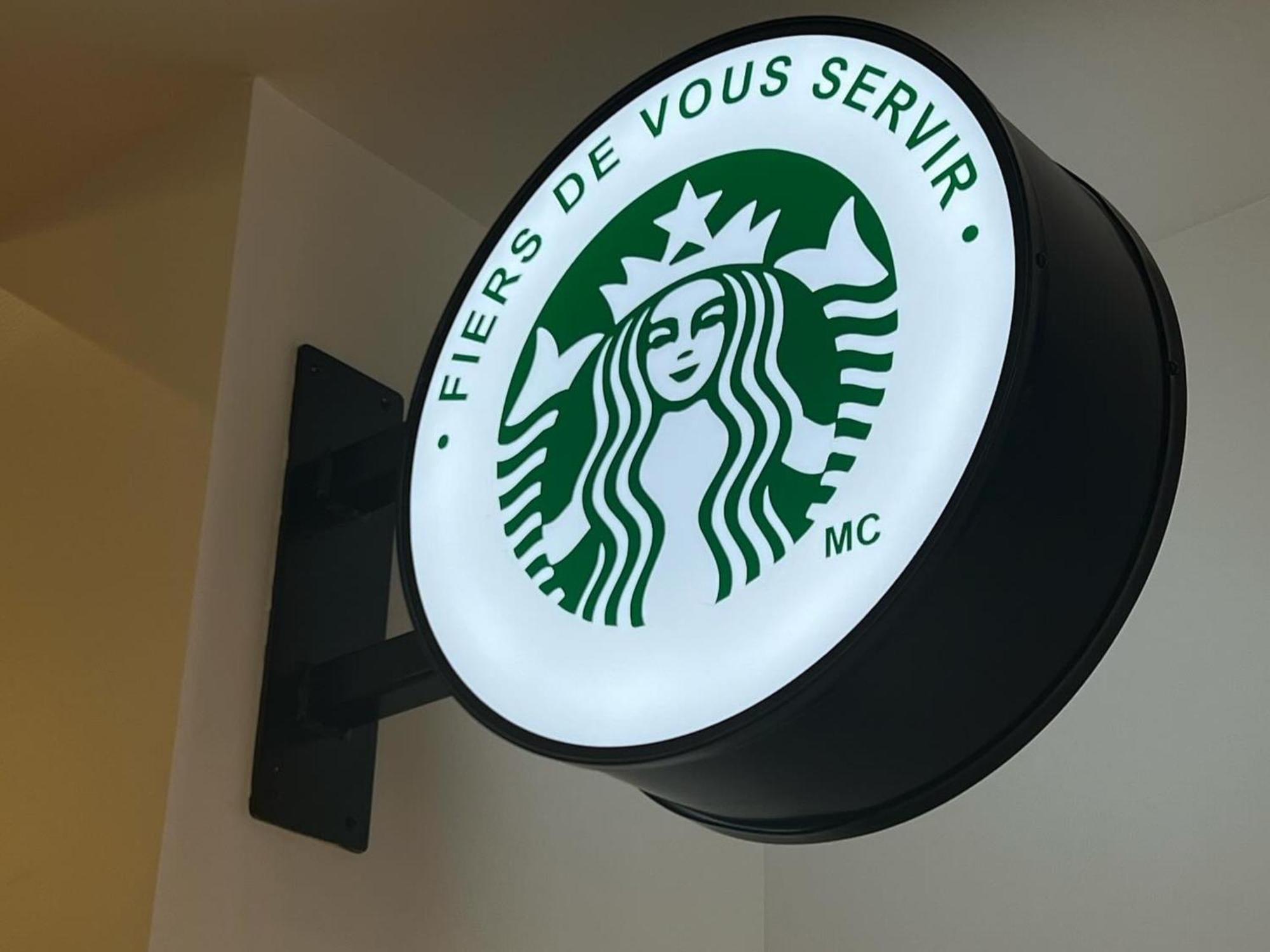 Otl Gouverneur Sherbrooke Exterior foto Starbucks in Paris